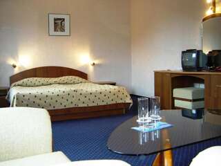 Отель Finlandia Hotel Пампорово Двухместный номер Делюкс с 1 кроватью или 2 отдельными кроватями-1